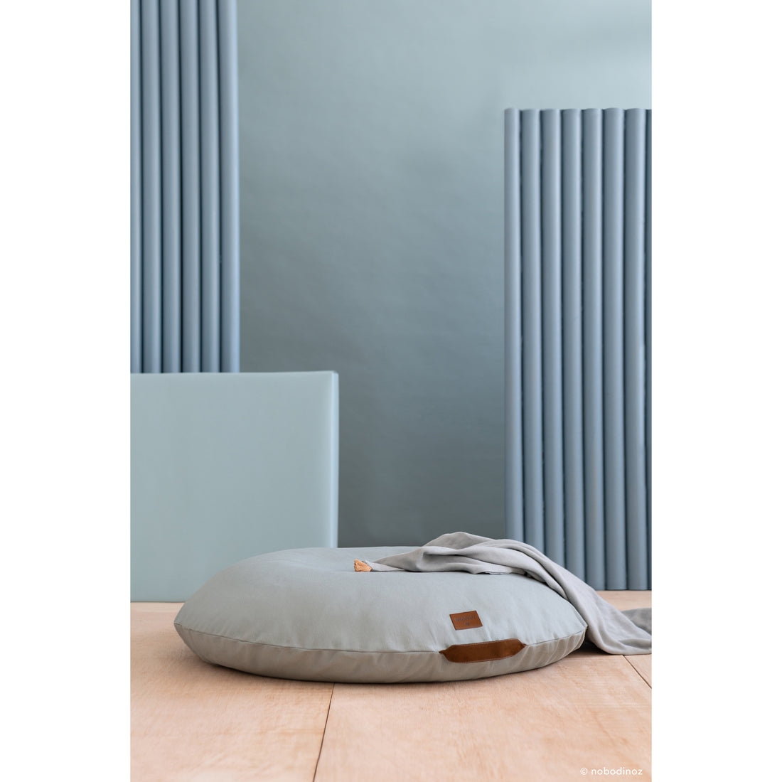 nobodinoz-sahara-velvet-beanbag-riviera-blue- (3)