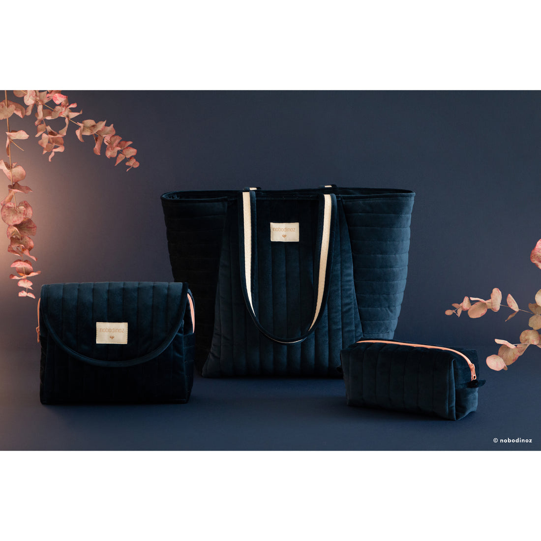 nobodinoz-savanna-velvet-maternity-bag-night-blue- (7)