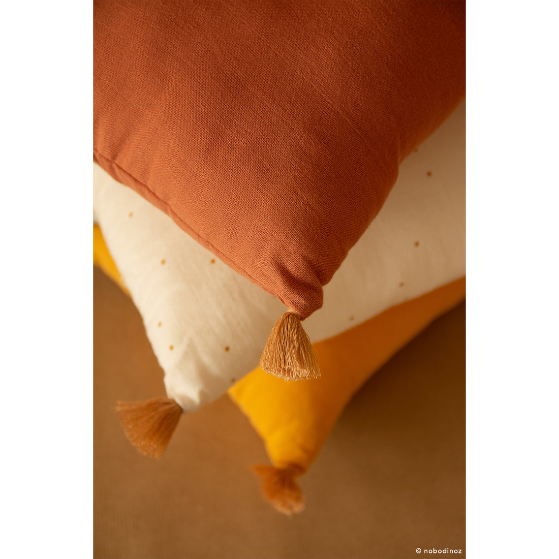 nobodinoz-sublim-cushion-farniente-yellow- (3)