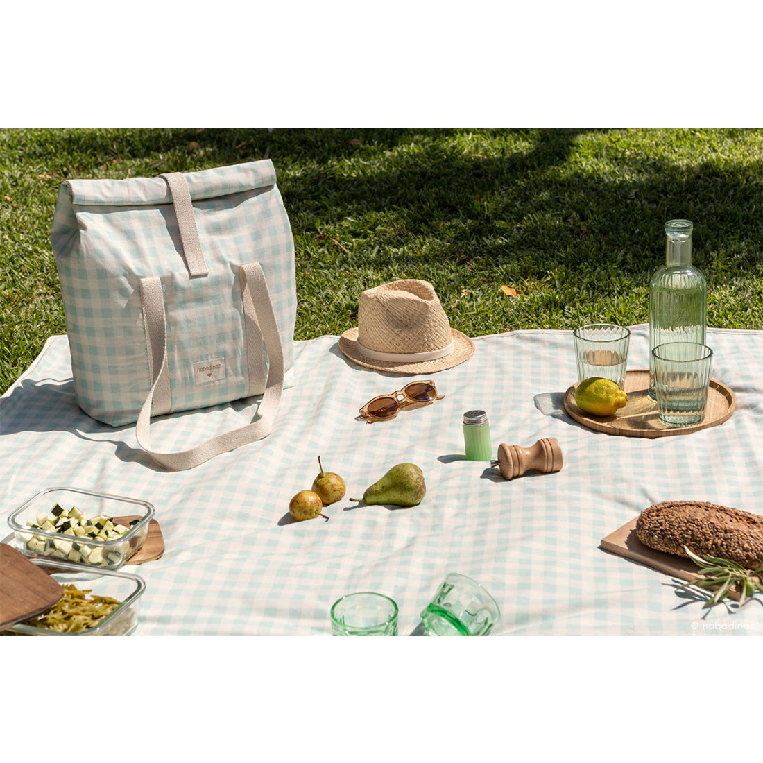 nobodinoz-sunshine-waterproof-picnic-cloth-opaline-vichy- (2)