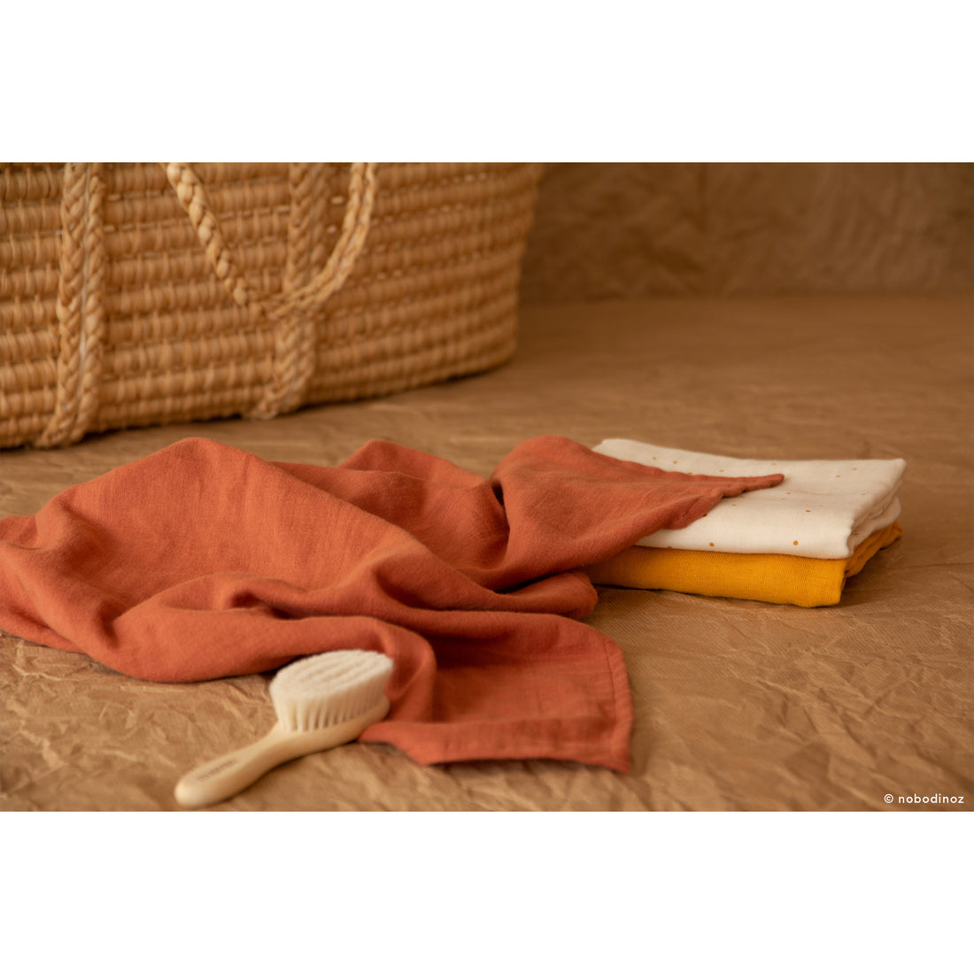 nobodinoz-swaddle-baby-love-toffee- (5)