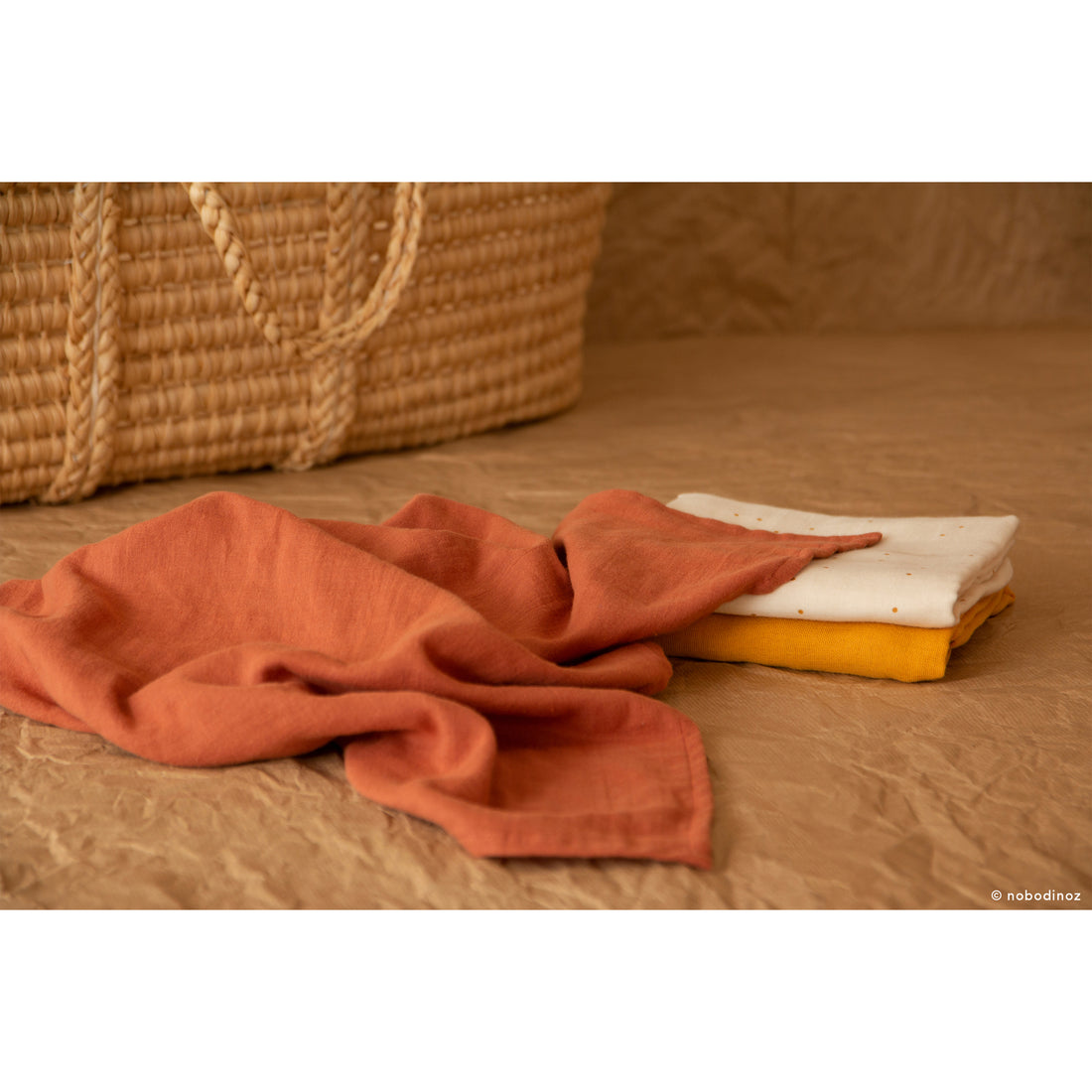 nobodinoz-swaddle-baby-love-toffee- (7)