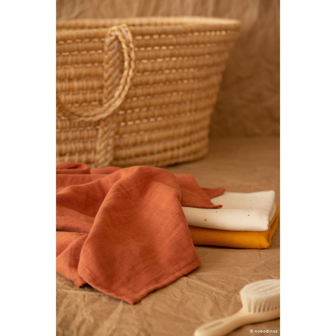 nobodinoz-swaddle-baby-love-toffee- (8)
