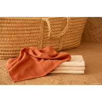 nobodinoz-swaddle-baby-love-toffee- (9)