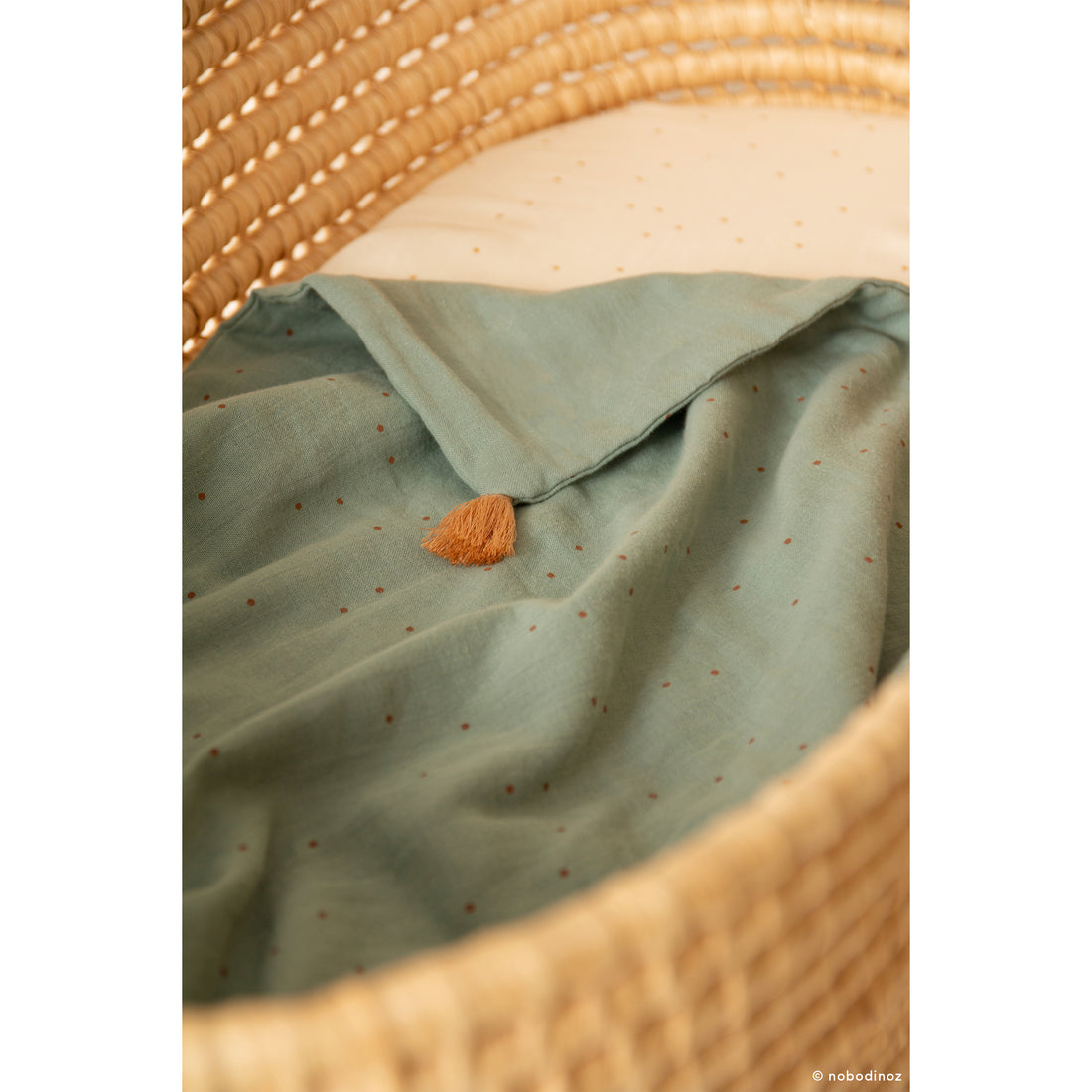 nobodinoz-treasure-summer-blanket-toffee-sweet-dots-eden-green- (6)