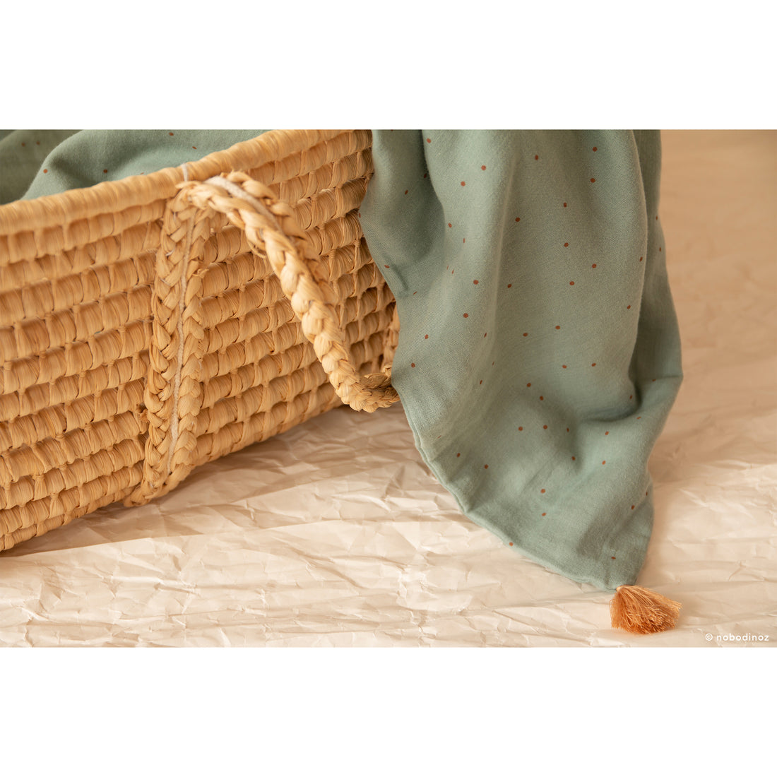 nobodinoz-treasure-summer-blanket-toffee-sweet-dots-eden-green- (7)