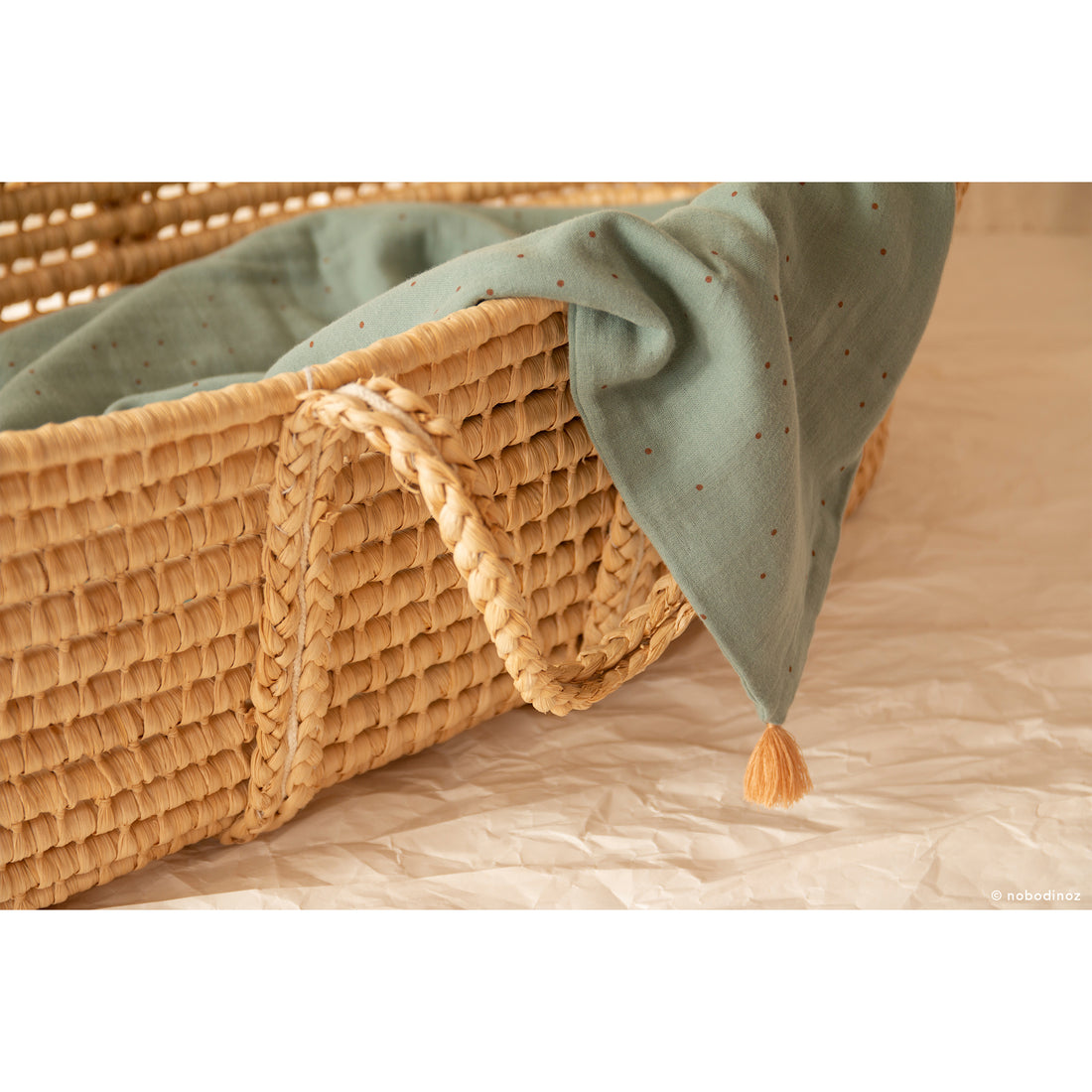nobodinoz-treasure-summer-blanket-toffee-sweet-dots-eden-green- (9)