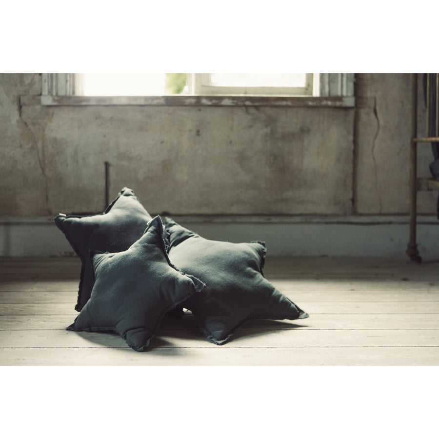 numero-74-star-cushion-flashy-dark-grey- (3)