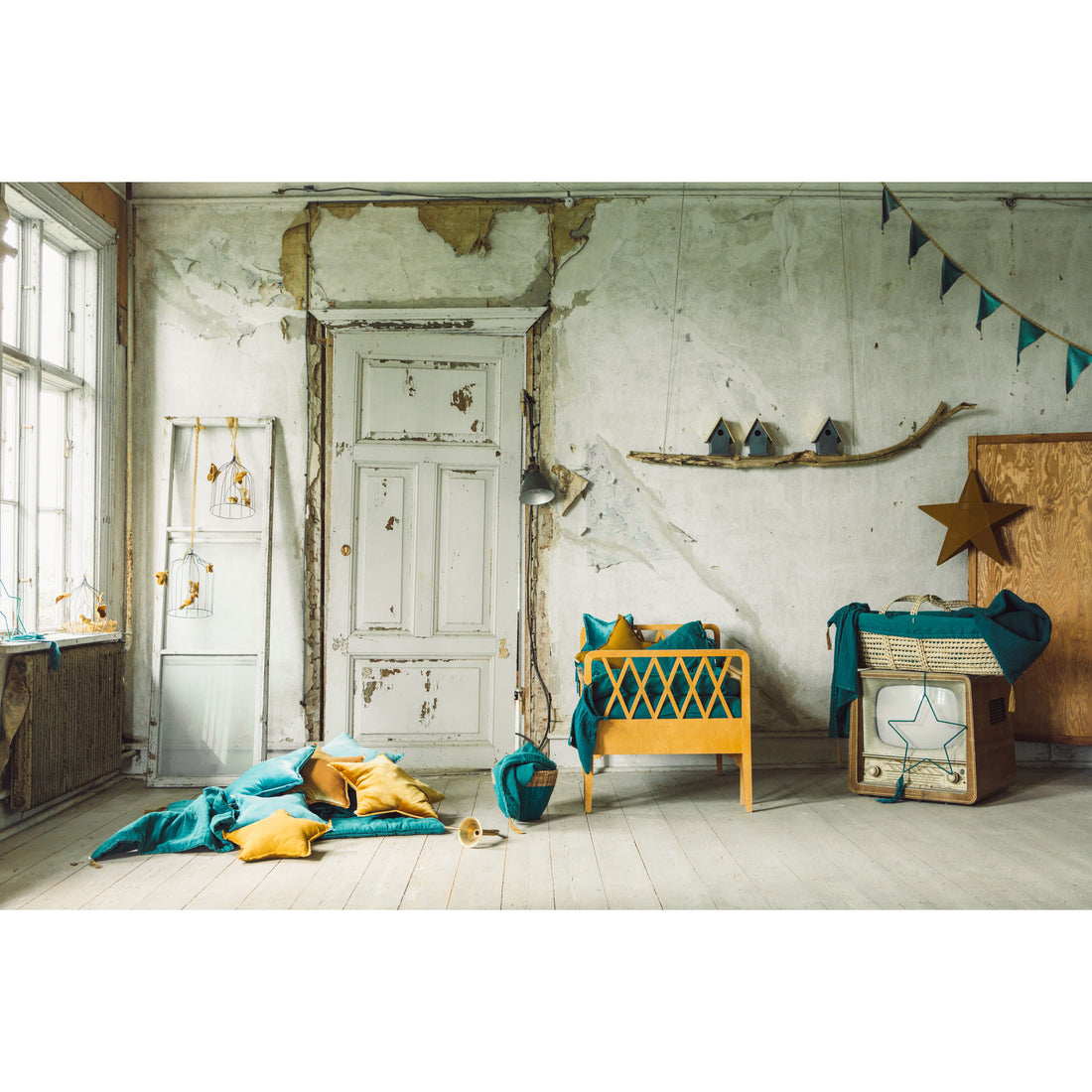 numero-74-star-cushion-velvet-medium-teal-blue- (3)