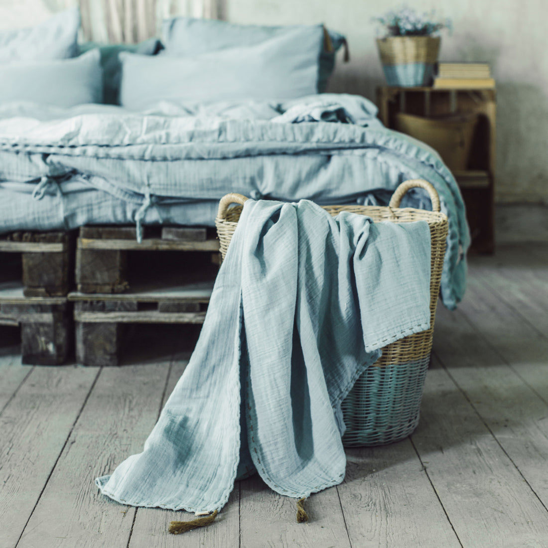 numero-74-top-flat-bed-sheet-embroidery-sweet-blue- (5)