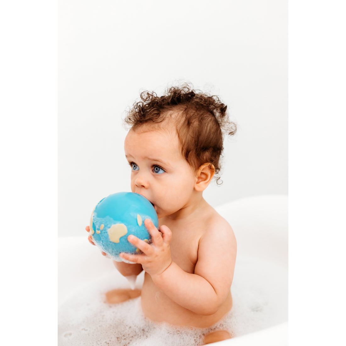 oli-&-carol-earthy-the-world-ball-teether-olic-l-world-ball- (12)