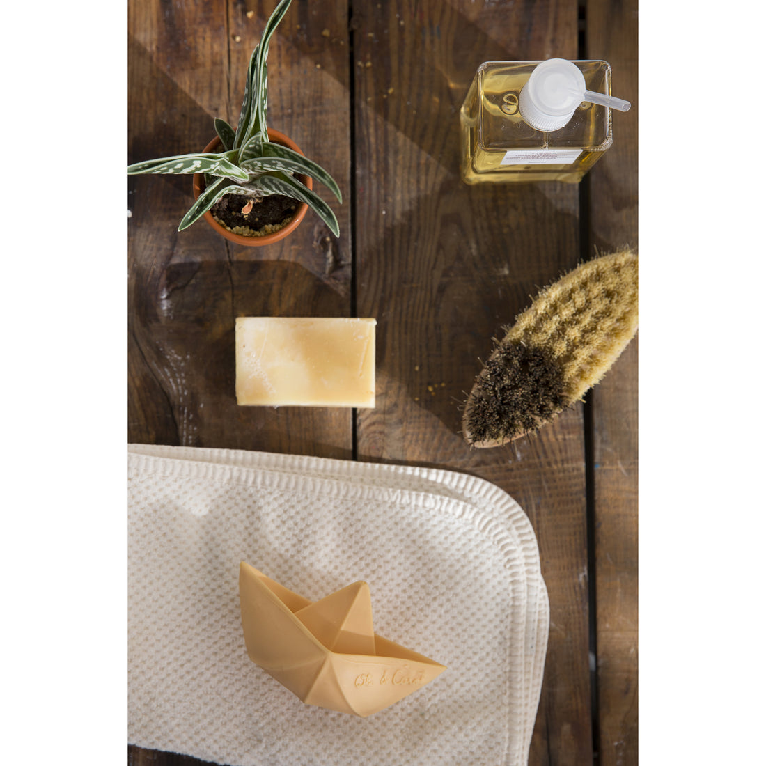 oli-&-carol-origami-boat-nude- (20)