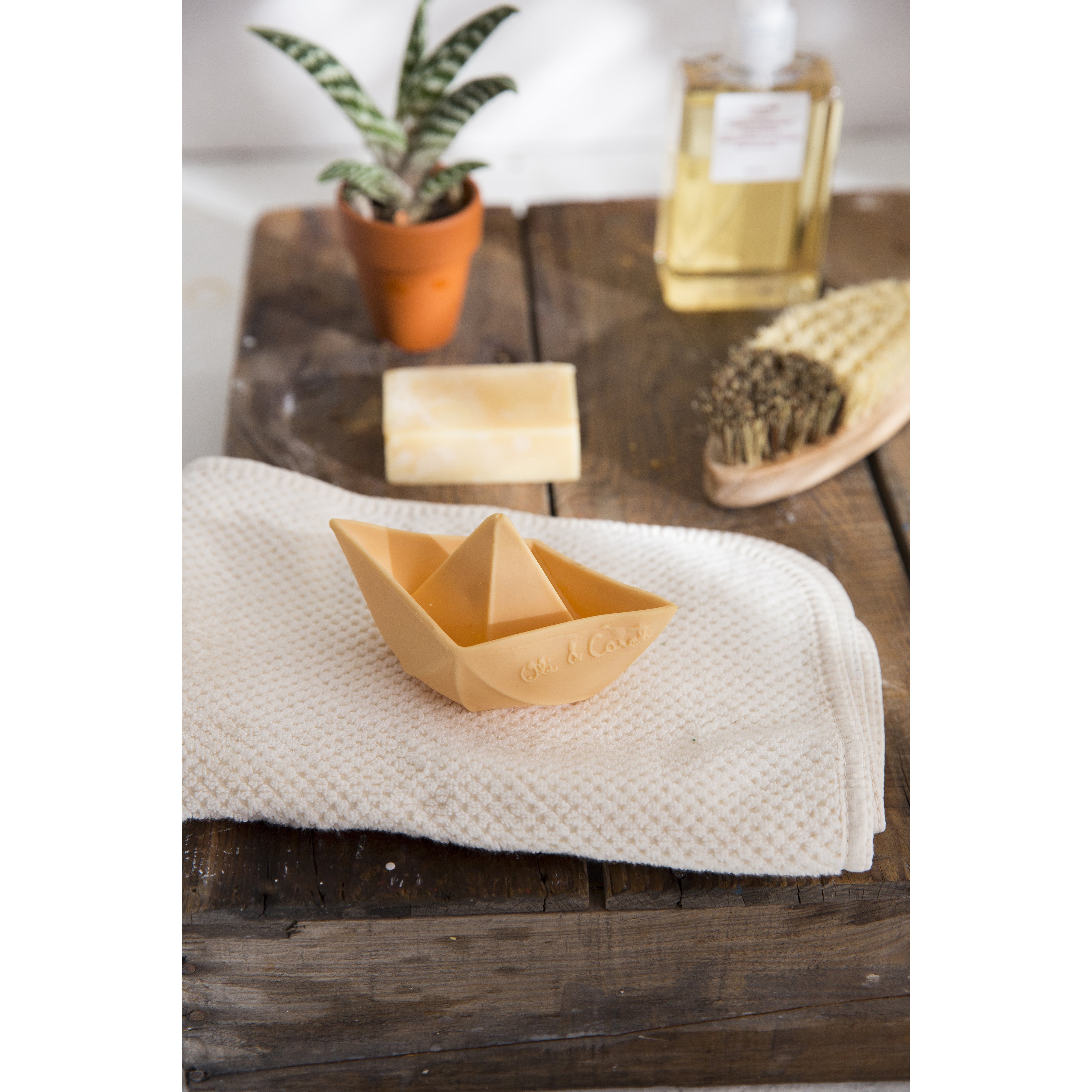 oli-&-carol-origami-boat-nude- (21)