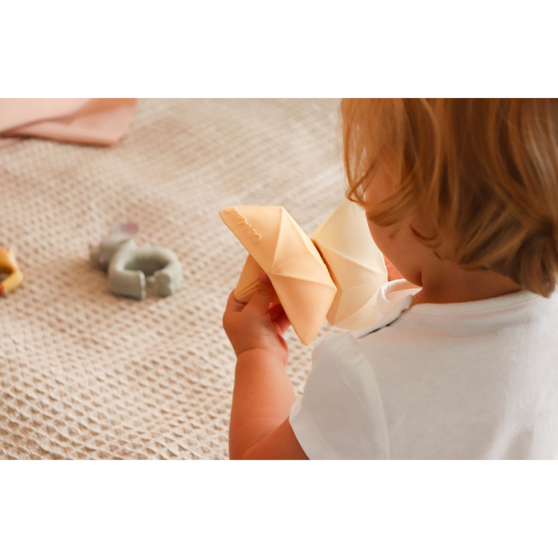 oli-&-carol-origami-boat-vanilla-teether-olic-l-ob-u-vanilla- (6)