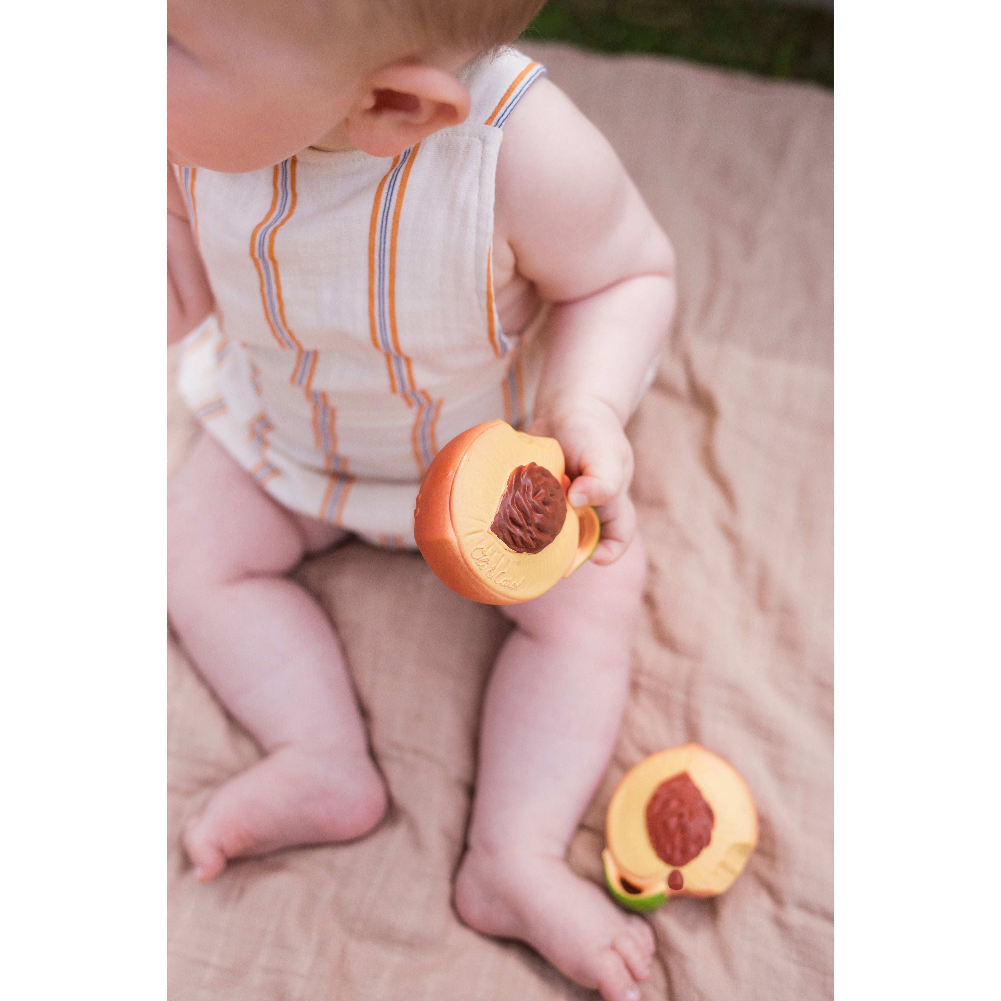 oli-&-carol-pal-peach-teether-olic-l-peach-unit- (8)