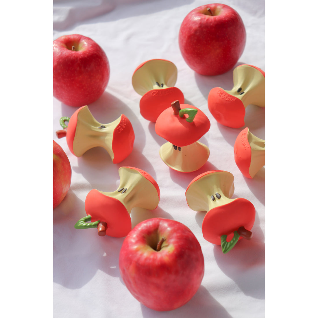 oli-&-carol-pepa-the-apple-teether-olic-l-bitten-apple-unit- (5)