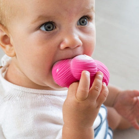 oli-&-carol-ramona-the-radish-mini-doudou-teether-olic-l-mindou-radish- (4)