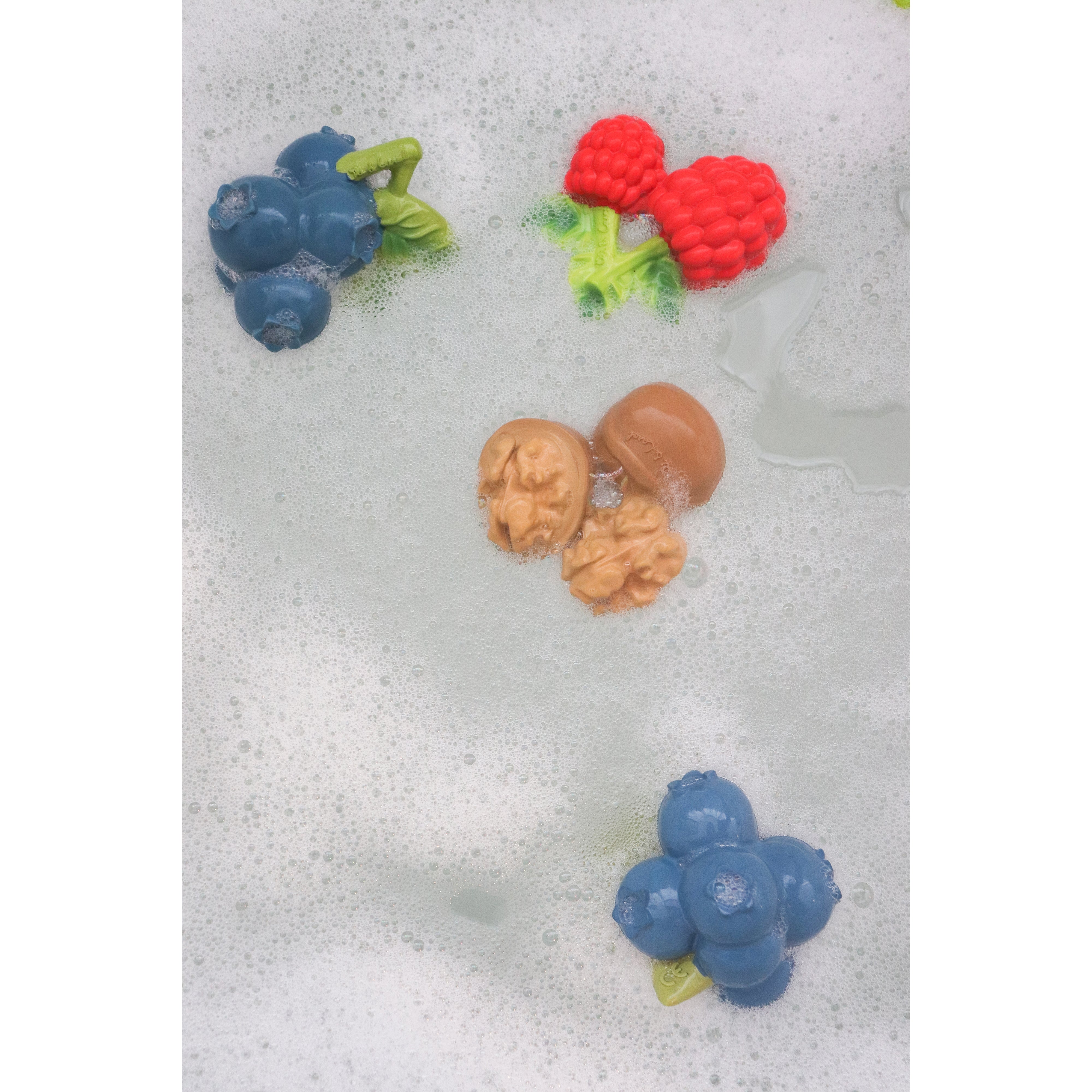 oli-&-carol-valery-the-raspberry-teether-olic-l-raspberry- (43)