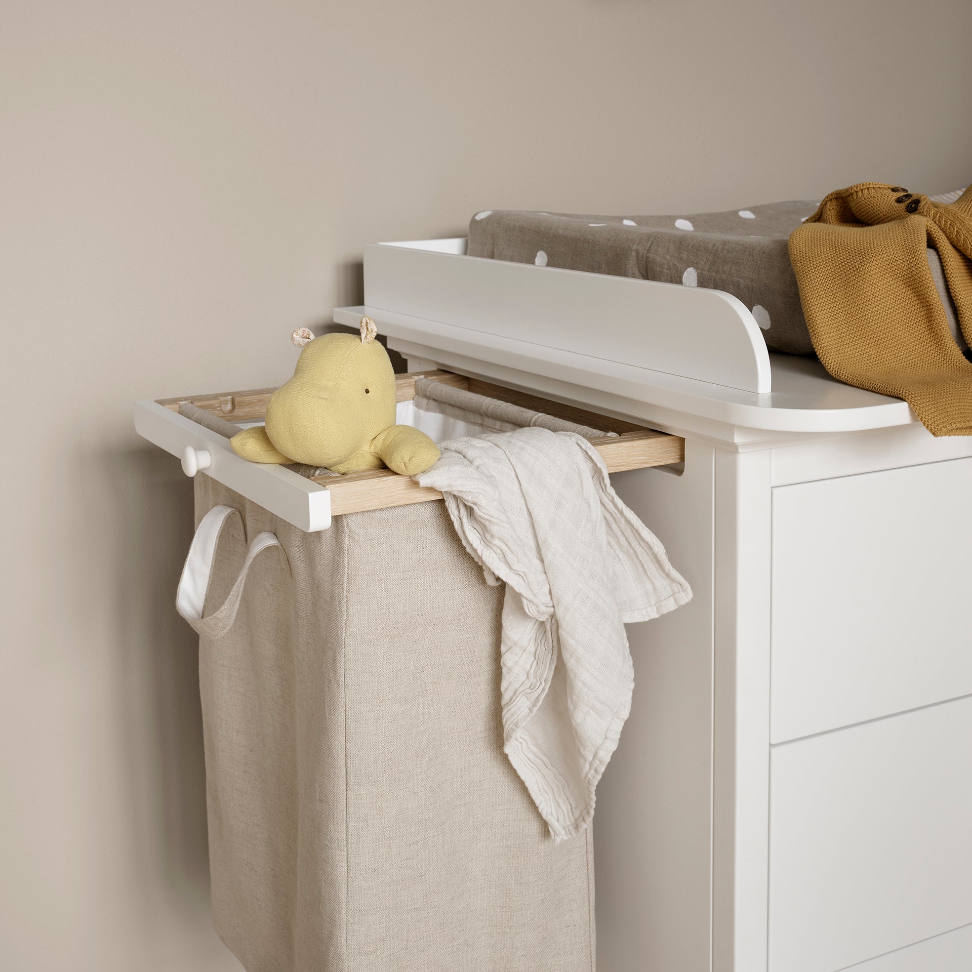 Oliver Furniture Seaside Laundry Bag for Seaside Dresser with 6 Drawers 021326 (Pre-Order; Est. Delivery in 6-10 Weeks)