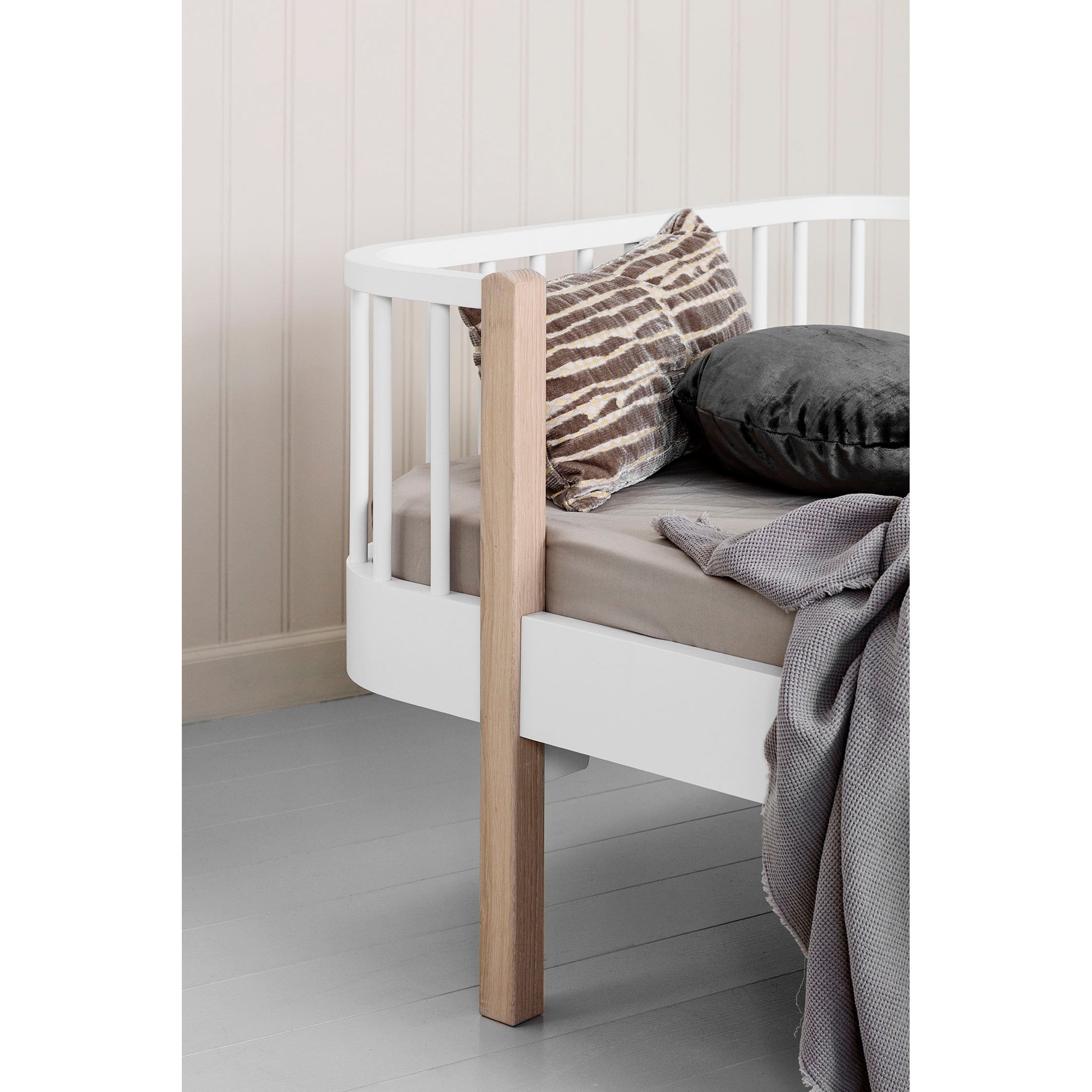 oliver-furniture-wood-junior-bed-white-oak- (7)