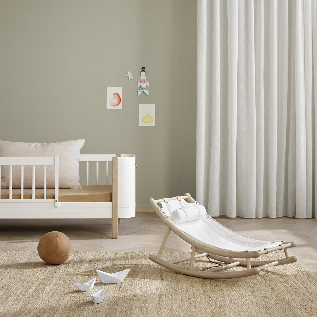 oliver-furniture-wood-toddler-rocker-oak-white- (2)
