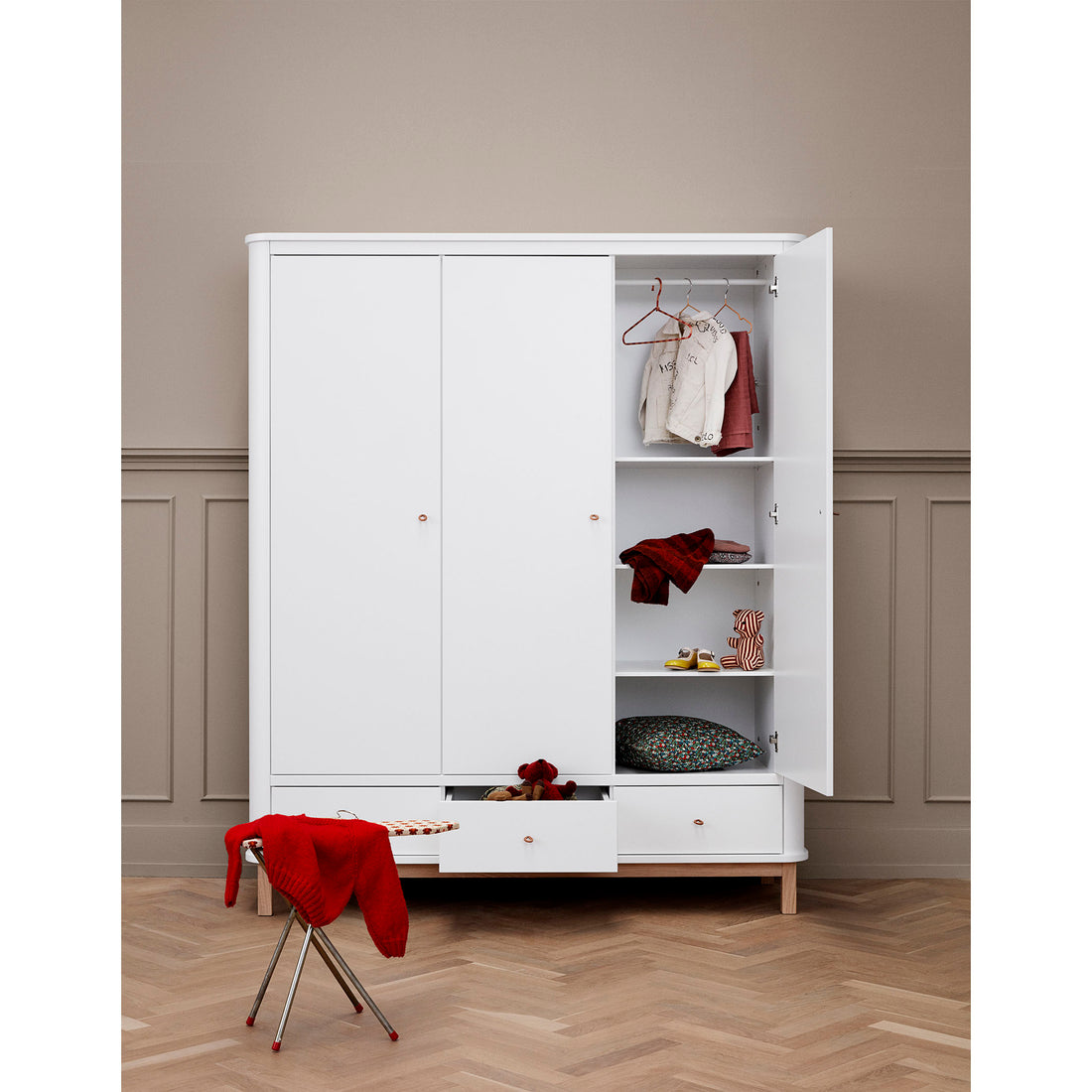 oliver-furniture-wood-wardrobe-3-doors-white-oak- (10)