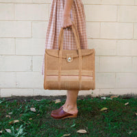 olli-ella-raffia-taking-care-of-biz-bag-beach- (4)
