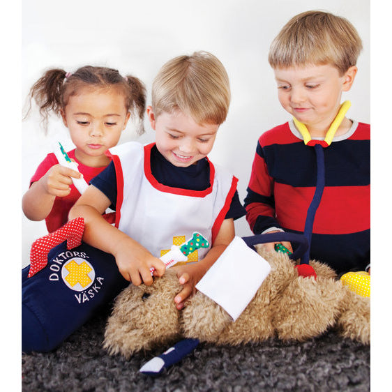 oskar-and-ellen-doctor's-bag-international- (3)