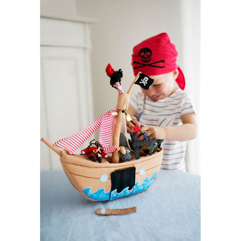 oskar-and-ellen-the-jolly-roger-pirate-ship- (4)
