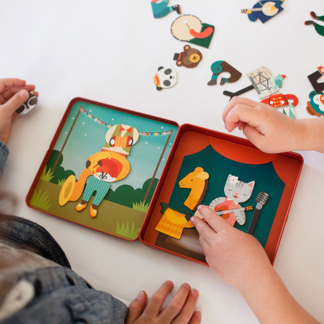 petit-collage-magnetic-box-animal-band- (4)