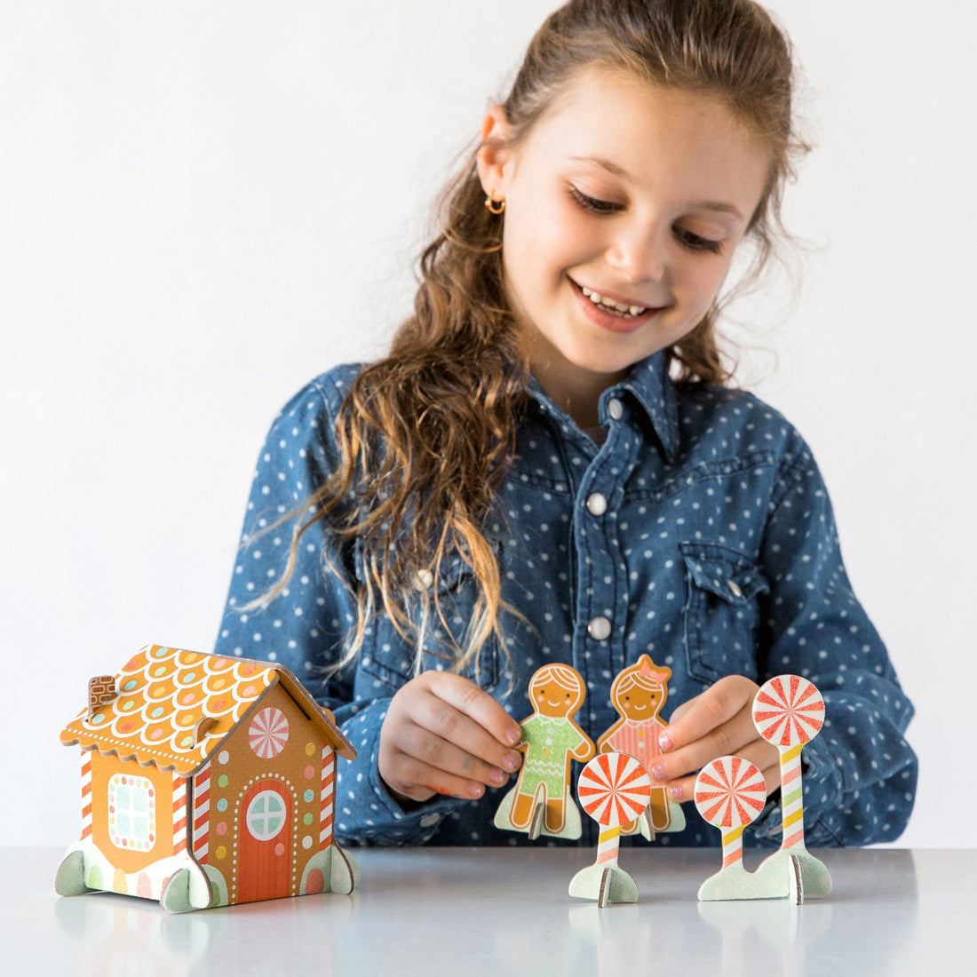 petit-collage-pop-out-gingerbread-house- (4)