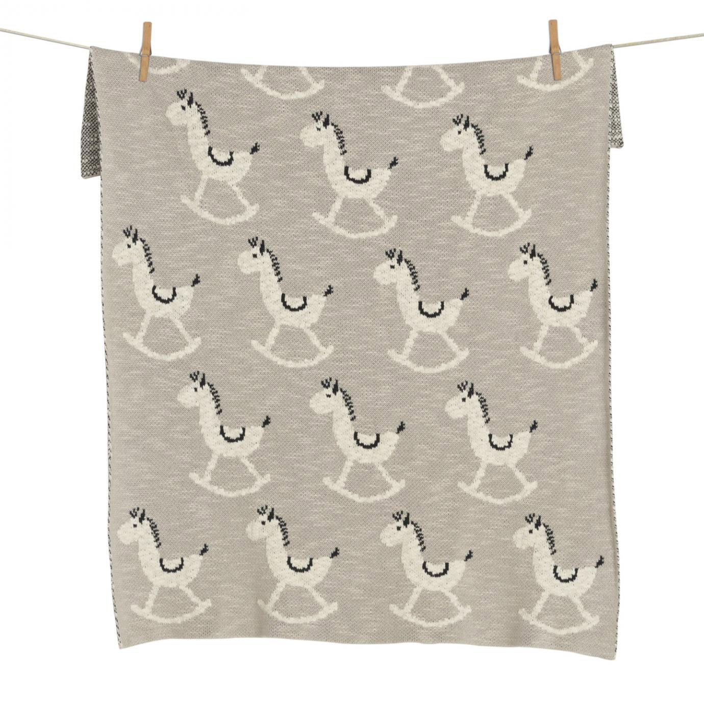 quax-knitted-blanket-rocking-horse- (1)