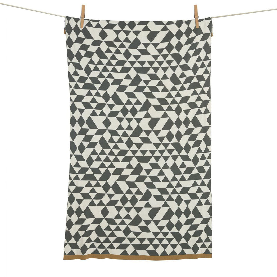 quax-knitted-blanket-triangle- (1)