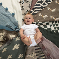 quax-knitted-blanket-triangle- (3)