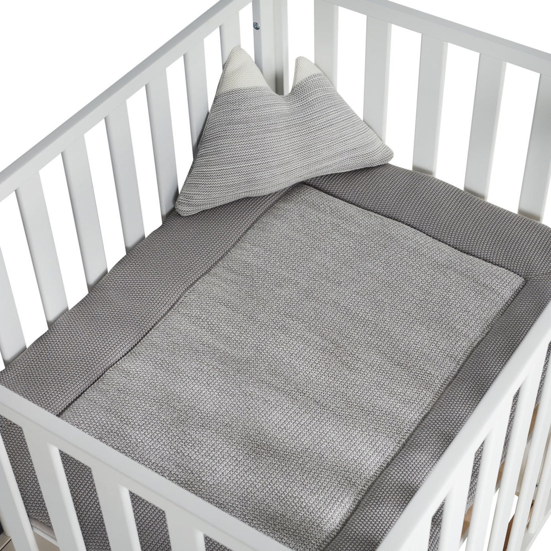 quax-knitted-toy-mountain-grey- (2)