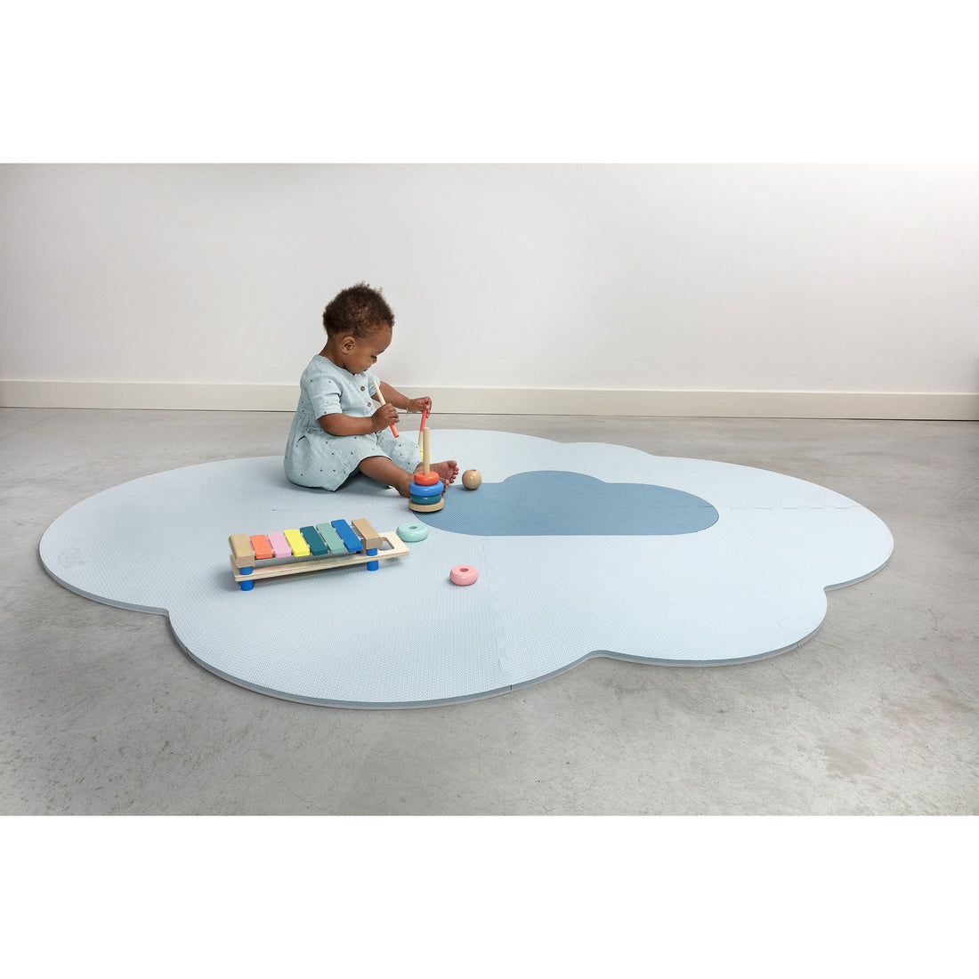 quut-playmat-head-in-the-clouds-l-175-x-145cm-dusty-blue- (10)