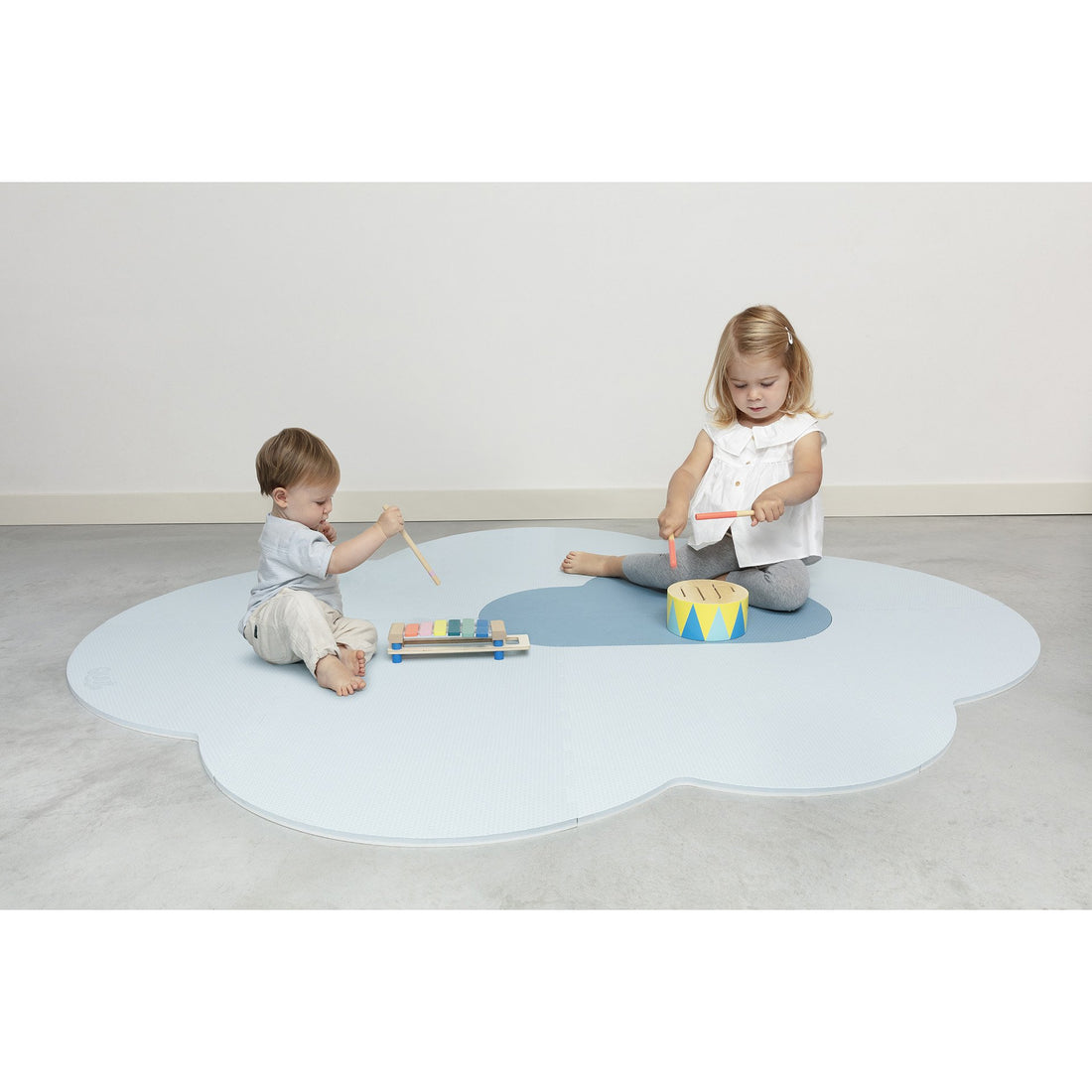 quut-playmat-head-in-the-clouds-l-175-x-145cm-dusty-blue- (12)