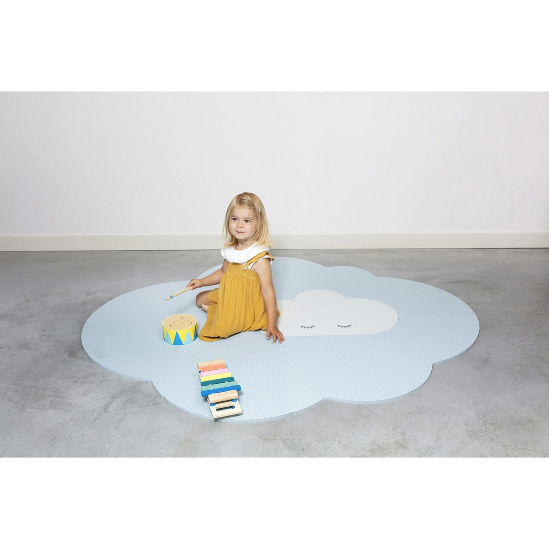 quut-playmat-head-in-the-clouds-l-175-x-145cm-dusty-blue- (14)
