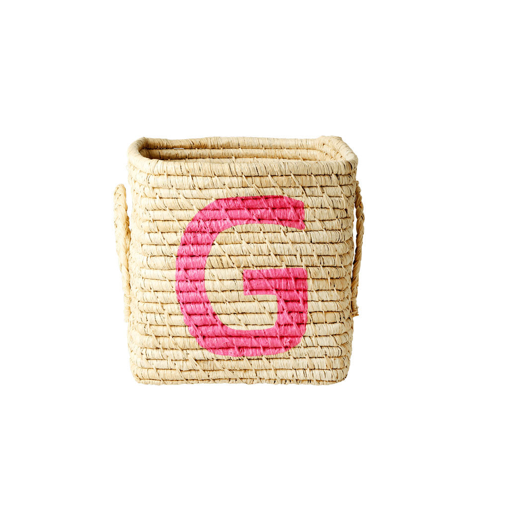 rice-dk-raffia-square-basket-with-painted-letter-g-rice-bsrat-20g-01