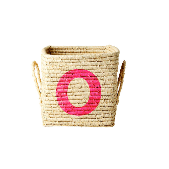 rice-dk-raffia-square-basket-with-painted-letter-o-rice-bsrat-20o-01