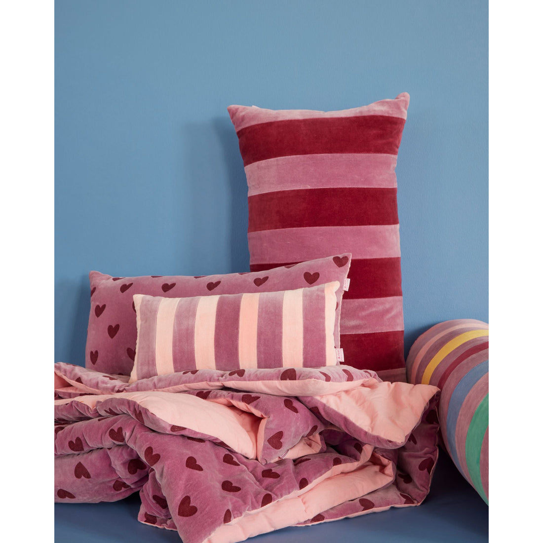 rice-dk-velvet-bolster-pillow-with-dance-out-stripes-large-assorted-rice-csbol-lstri- (6)
