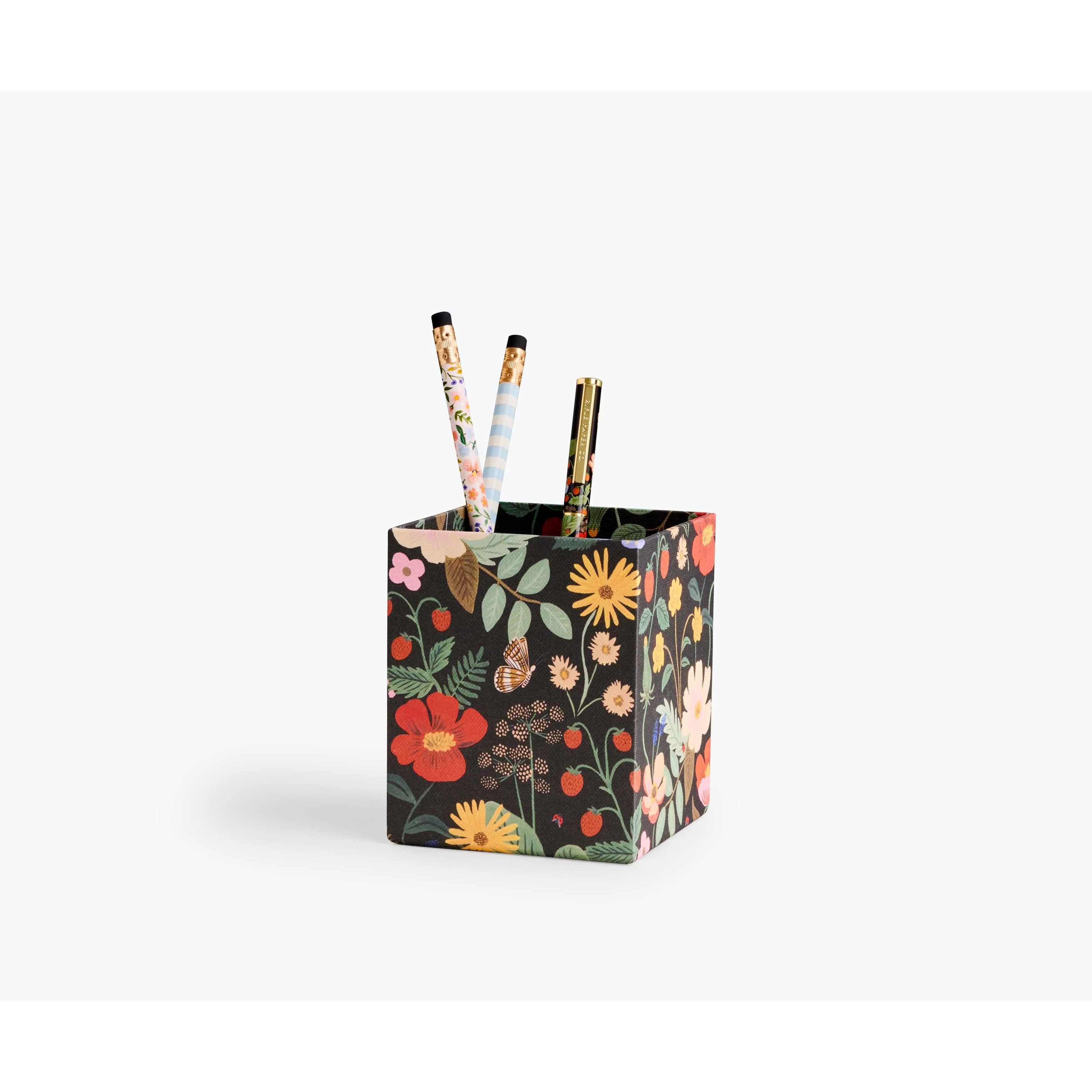 rifle-paper-co-strawberry-fields-pencil-cup- (2)