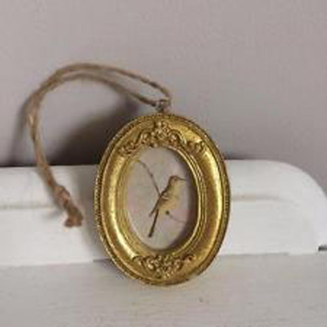 rjb-stone-gold-mini-hanging-classical-photo-frame-oval- (1)