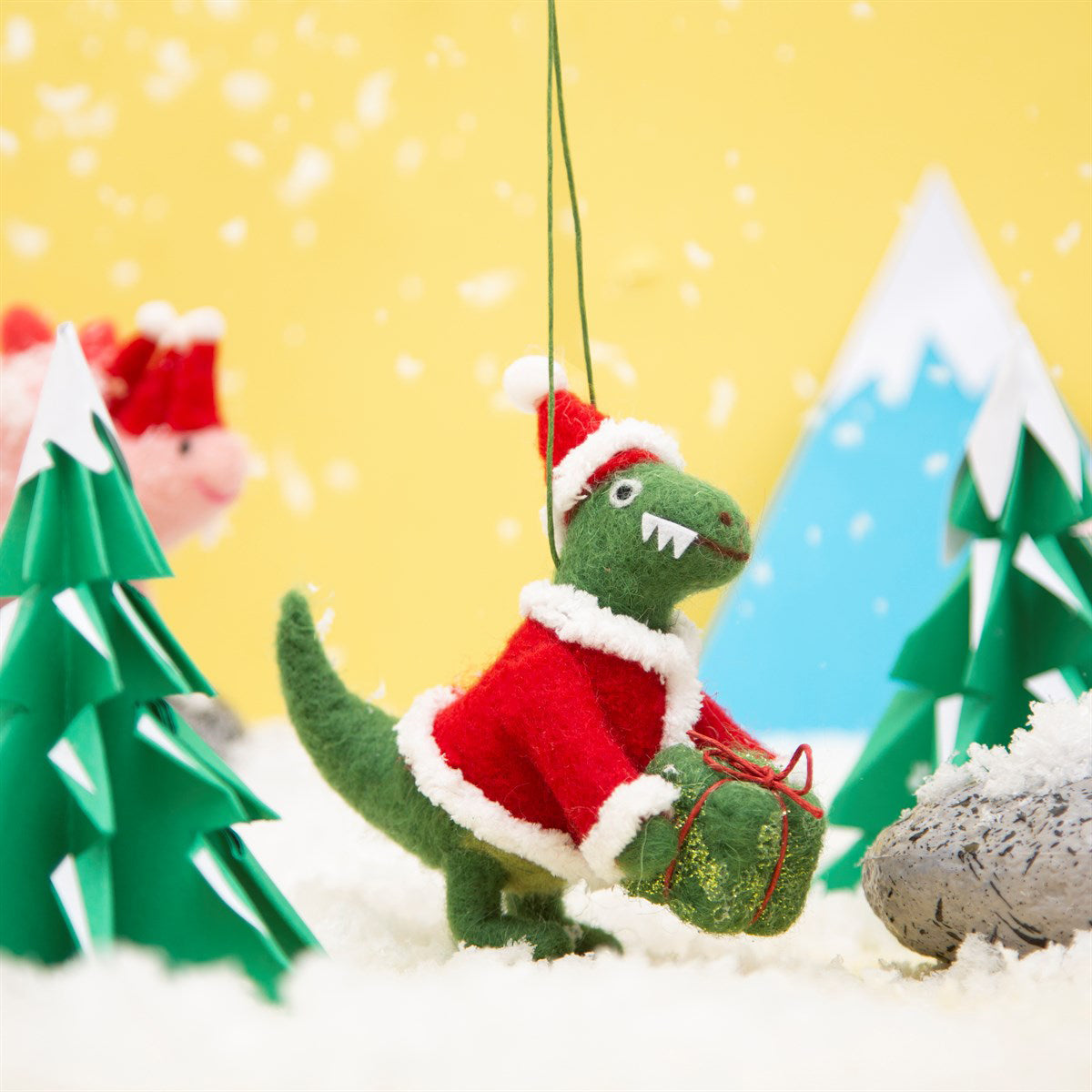 rjb-stone-santasaurus-dinosaur-felt-hanging-decoration- (2)