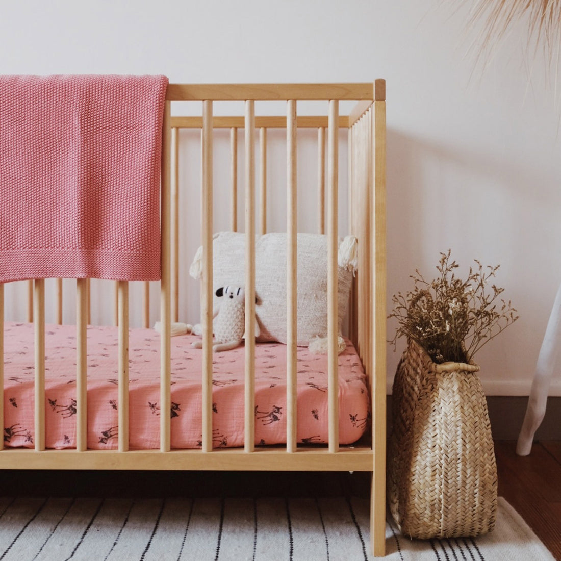 rose-in-april-fitted-sheet-olivia-fawn-print-flamingo-pink- (3)