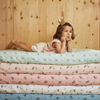 rose-in-april-fitted-sheet-olivia-fawn-print-flamingo-pink- (5)