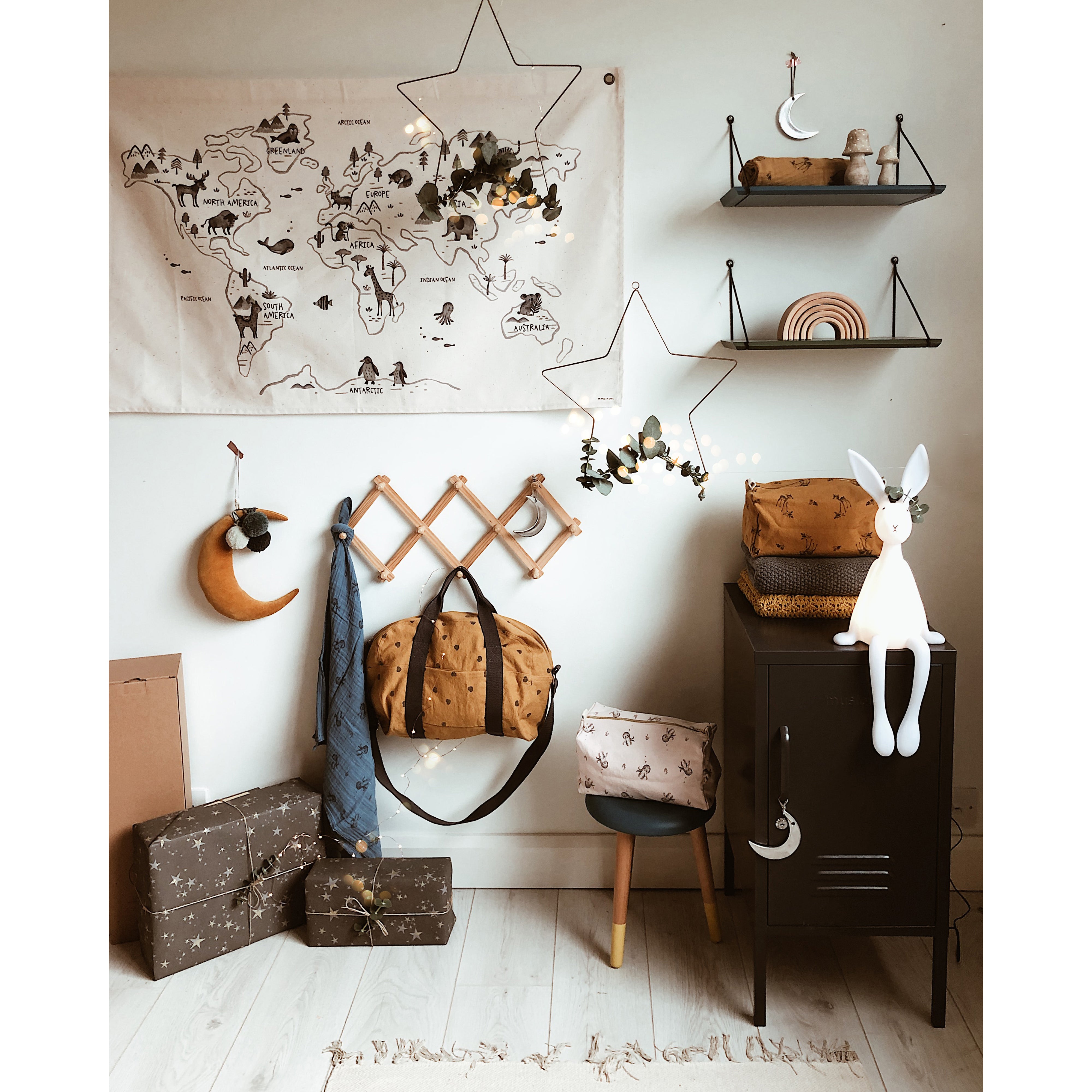 rose-in-april-printed-world-map-on-canvas-english-version- (17)