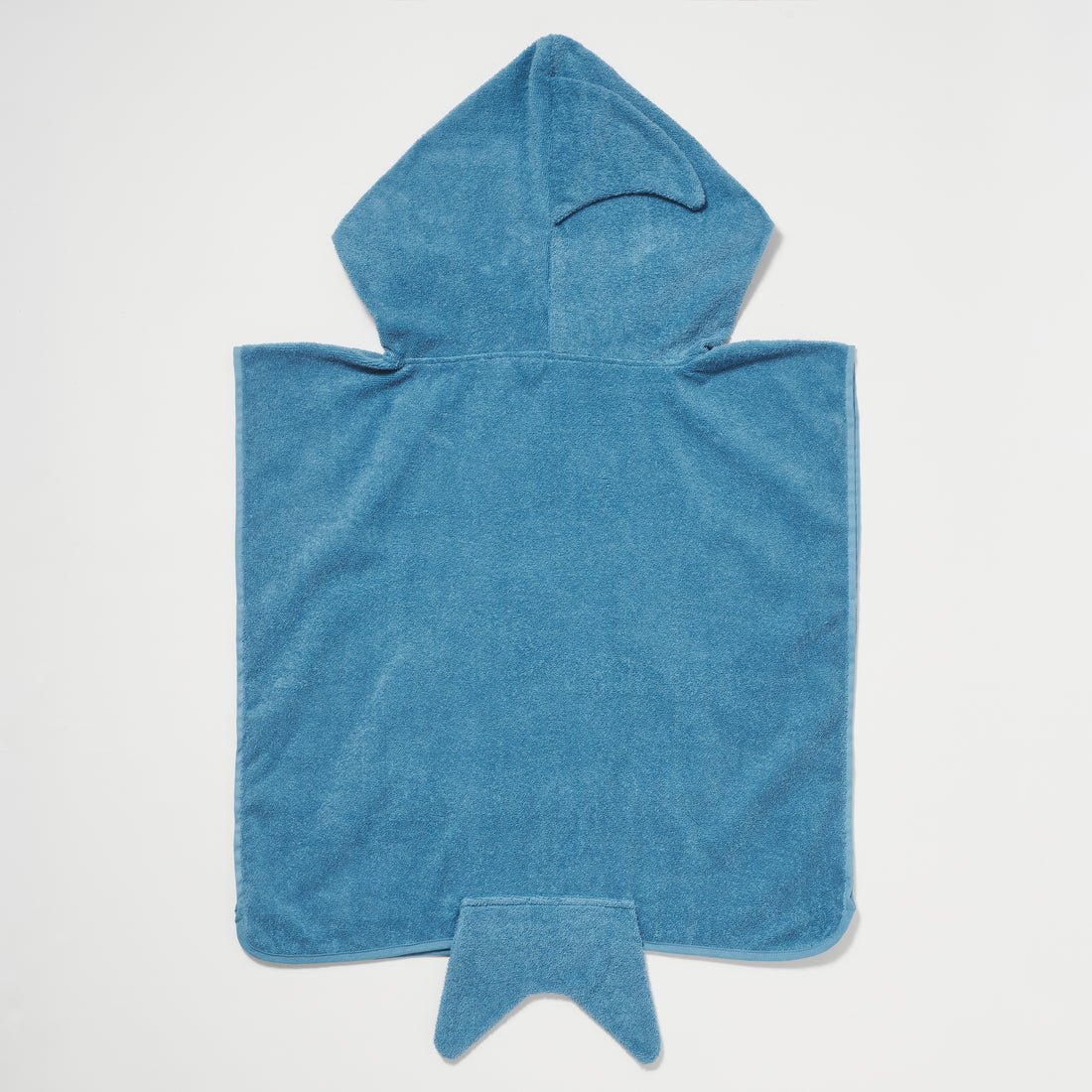 sunnylife-beach-hooded-towel-shark-tribe-deep-blue-sunl-s3vbhtst- (2)