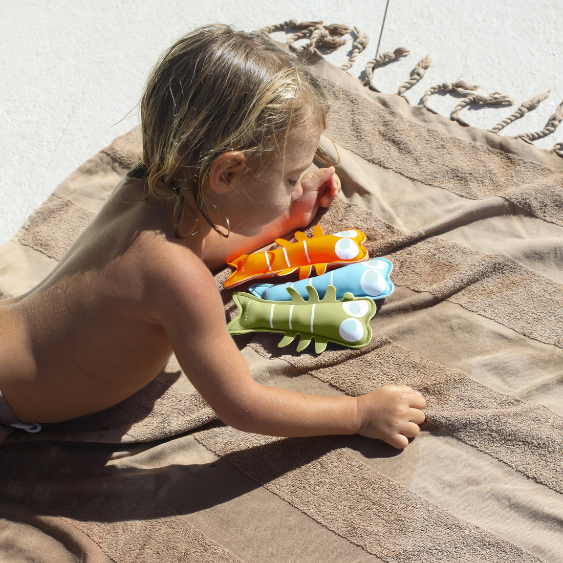 sunnylife-dive-buddies-sonny-the-sea-creature-blue-neon-orange-sunl-s3vdivso- (2)