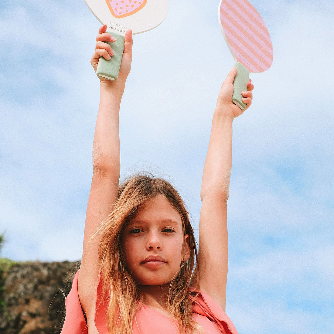 sunnylife-kids-beach-bats-sea-seeker-strawberry-sunl-s3wkbasb- (7)